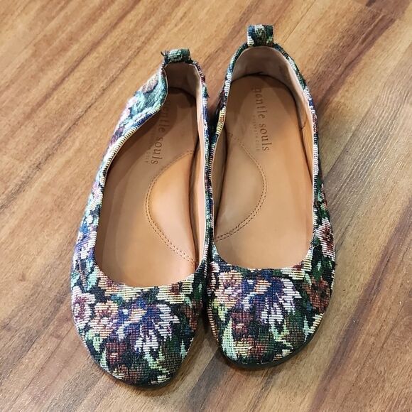 EUC Gentle Souls Kenneth Cole Dana Tapestry Floral Ballet Flats - Picture 1 of 6